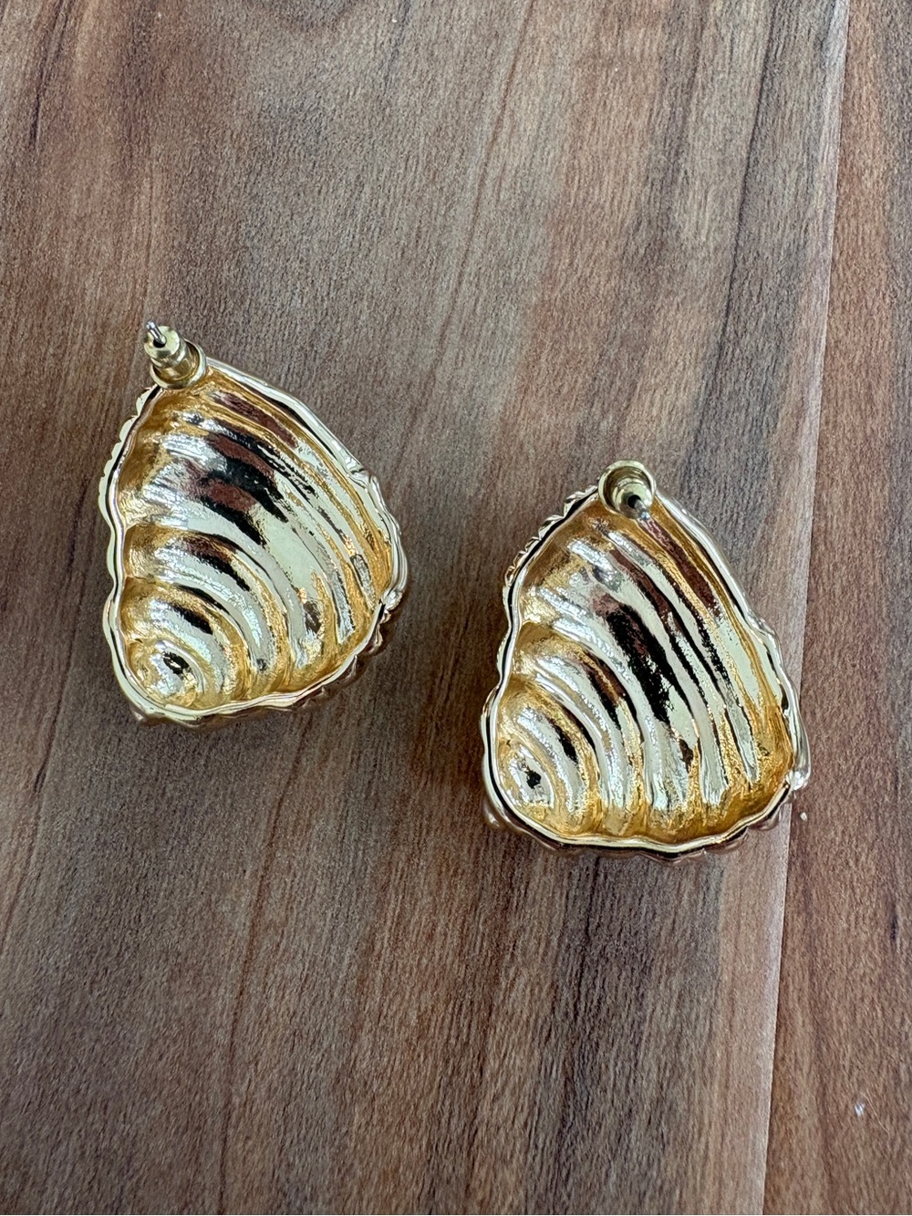 Large Gold Shell Earrings - Picture 2 of 3